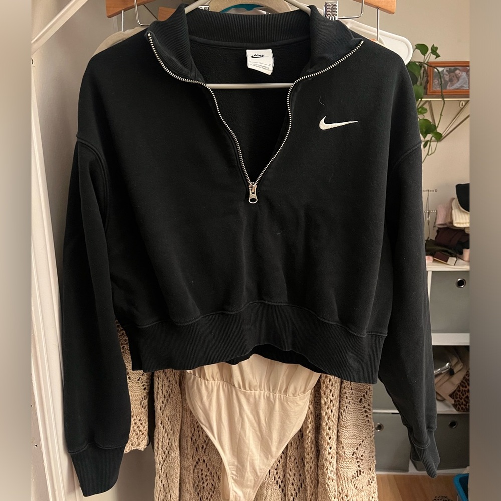 cropped nike 1/4 zip good condition